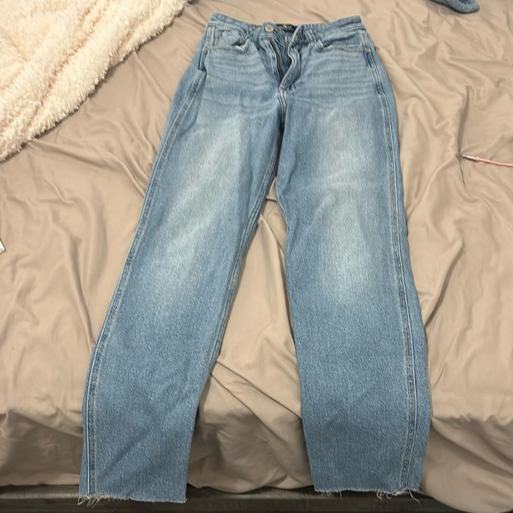 I’m selling triple 000 regular length ultra high rise mom jeans from hollister